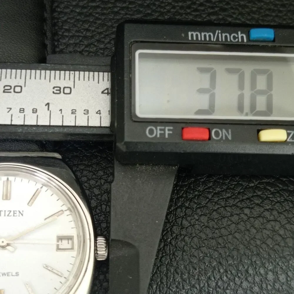 Vintage 1985 Citizen Manual Wound Mens Silver Watch W/Date & Silver Accents